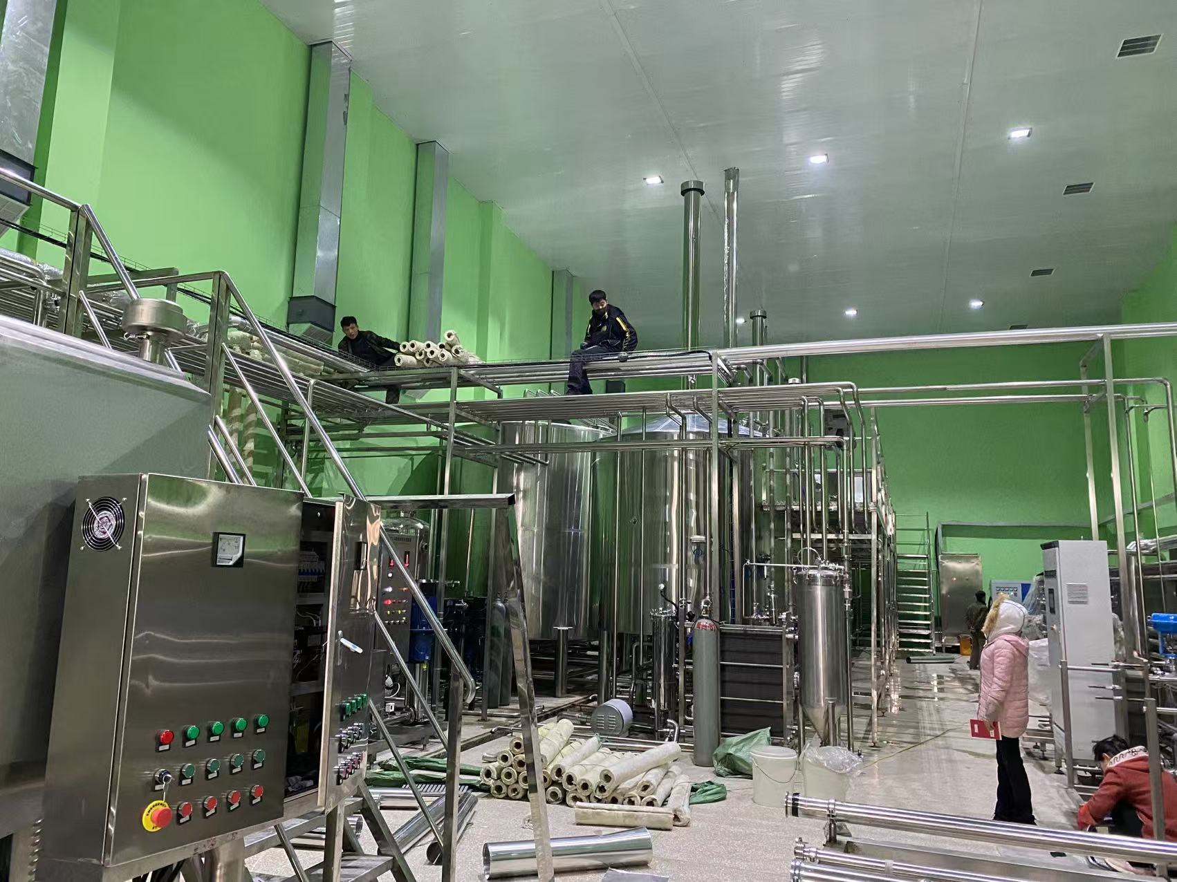 建始精酿啤酒设备厂—精酿啤酒设备制造:传承工艺与创新科技的交融